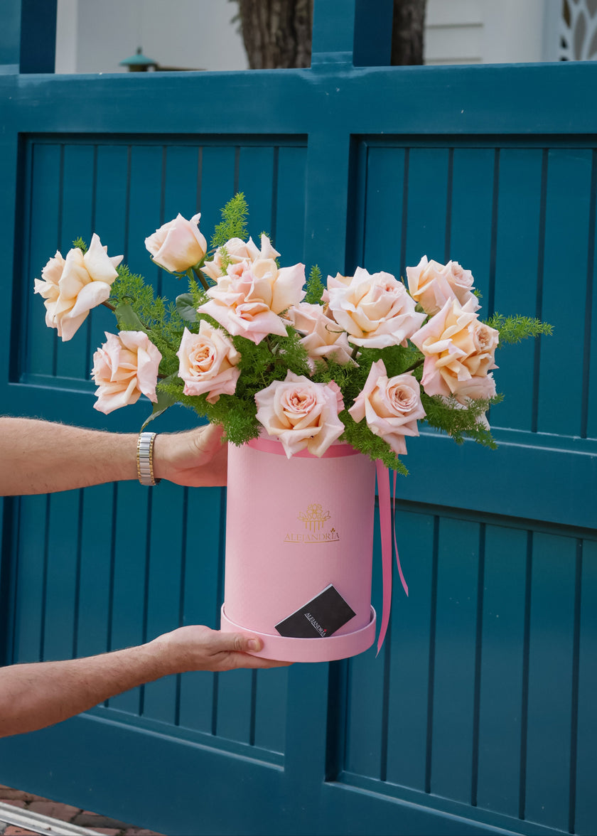 Classic Whisper – Luxe Rose Arrangement