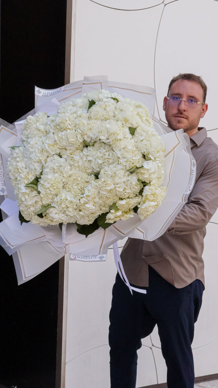 Ivory Hydrangea Grande – Luxury White Bouquet