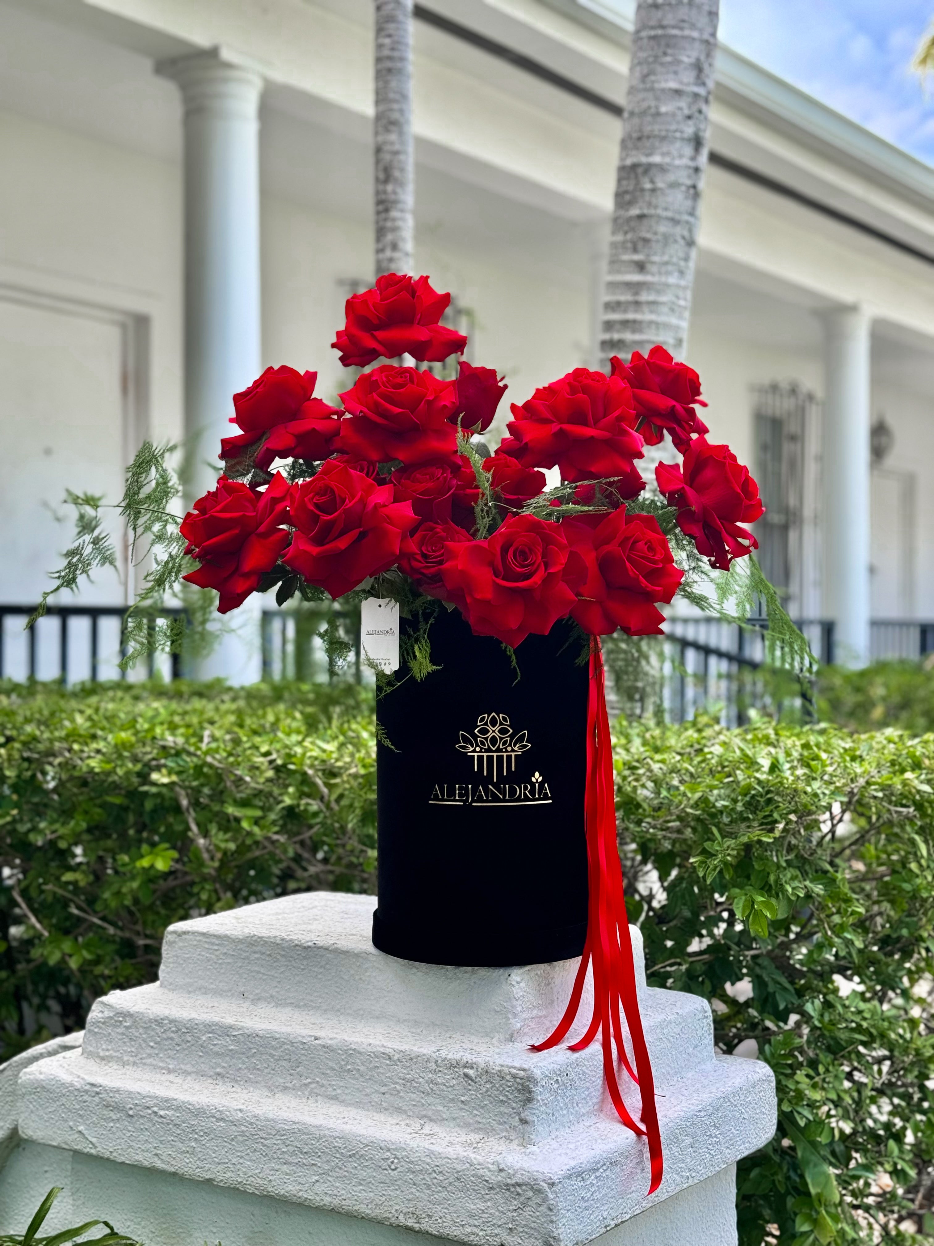 Rouge Roses - Luxury Red Rose Stand Box