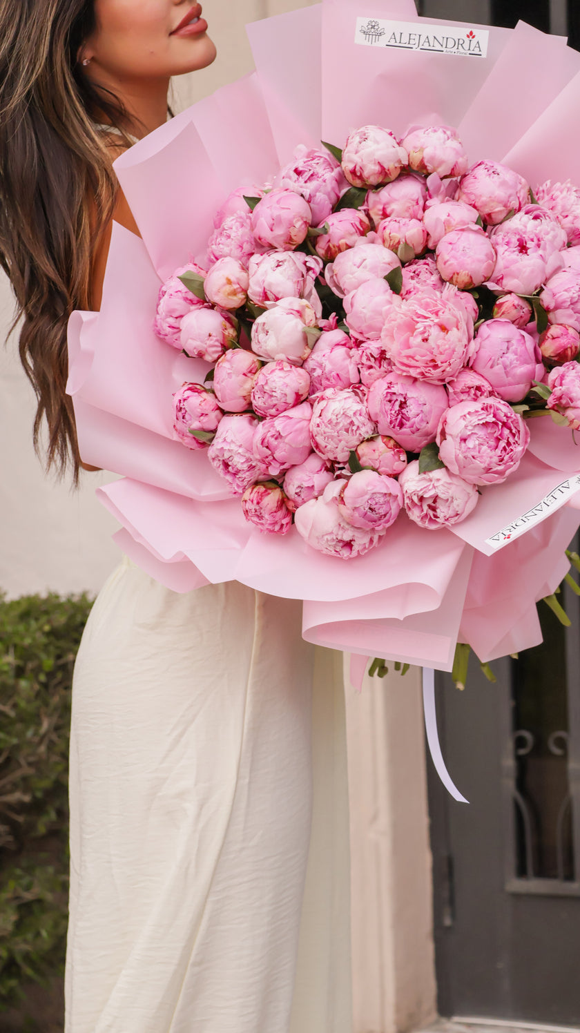 Peony Dream – Luxury Hand-Tied Bouquet