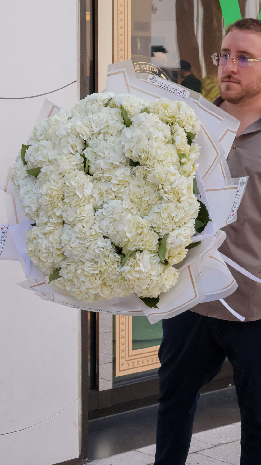 Ivory Hydrangea Grande – Luxury White Bouquet