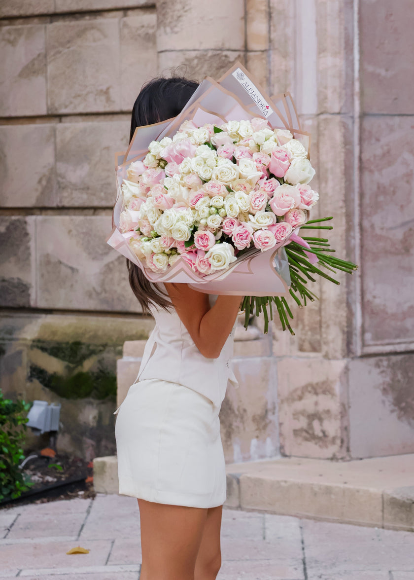 Blush Harmony – Luxury Roses & Spray Roses Bouquet