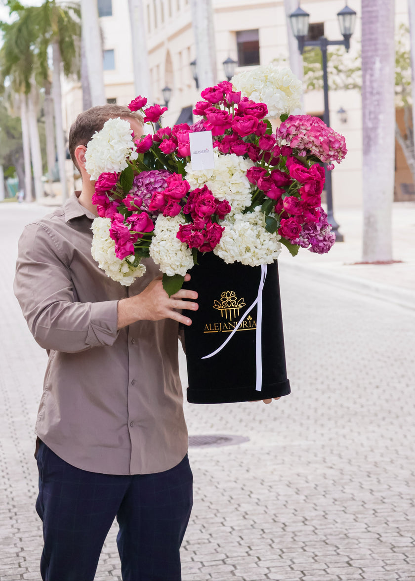 Royale FlowerBox – Luxury Hydrangea & Spray Roses