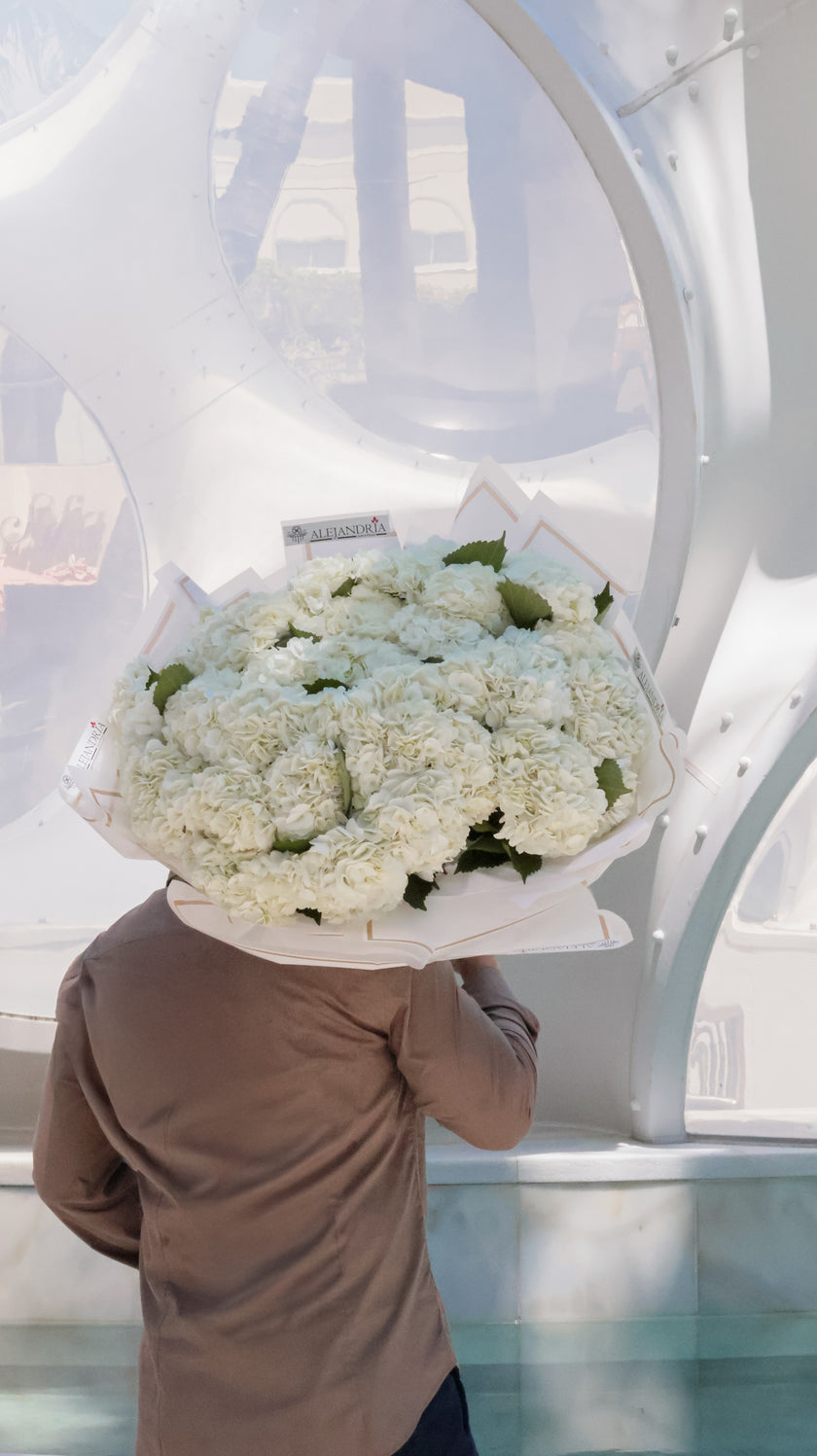 Ivory Hydrangea Grande – Luxury White Bouquet