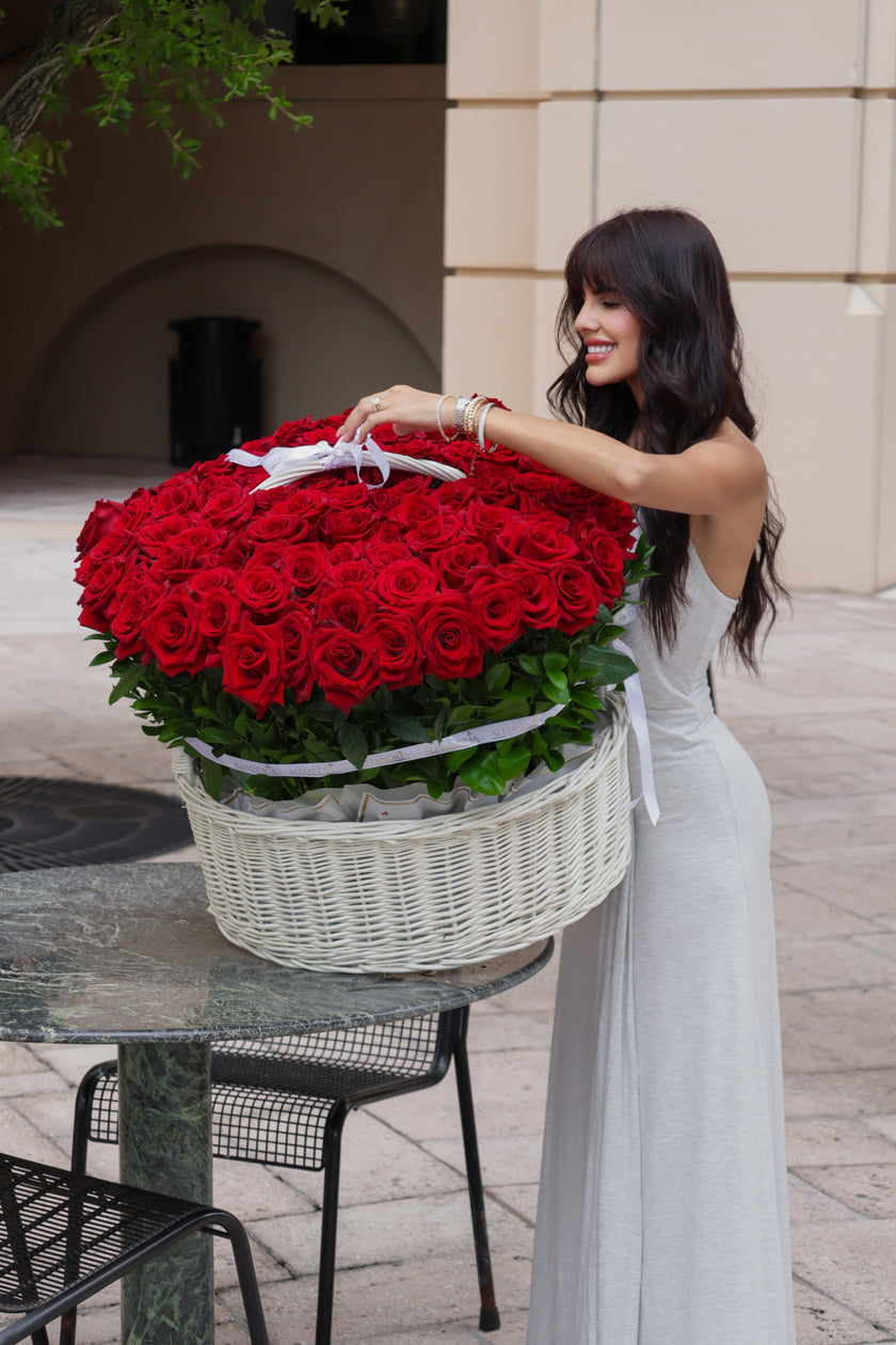 Grand Rose Basket
