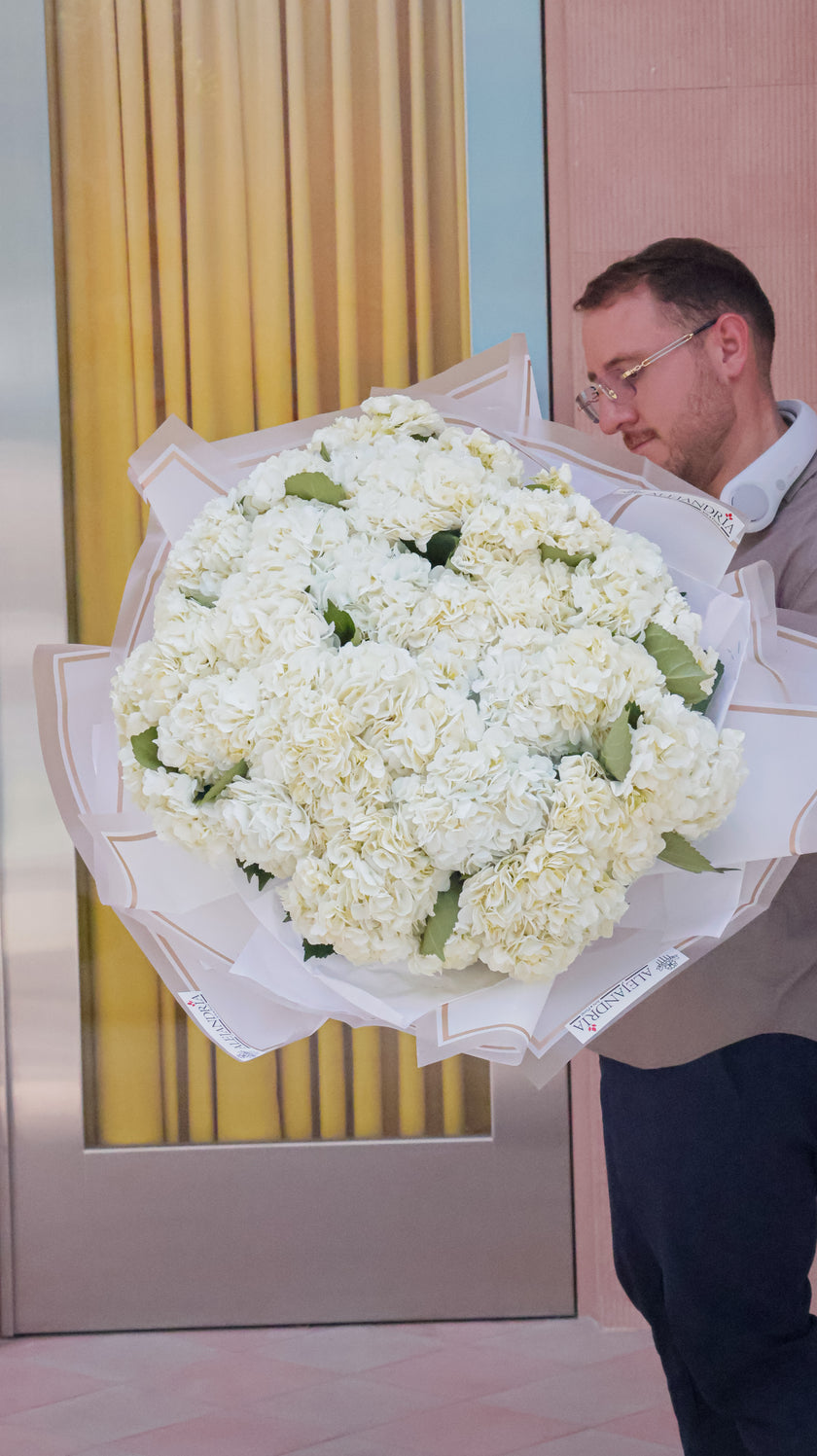 Ivory Hydrangea Grande – Luxury White Bouquet