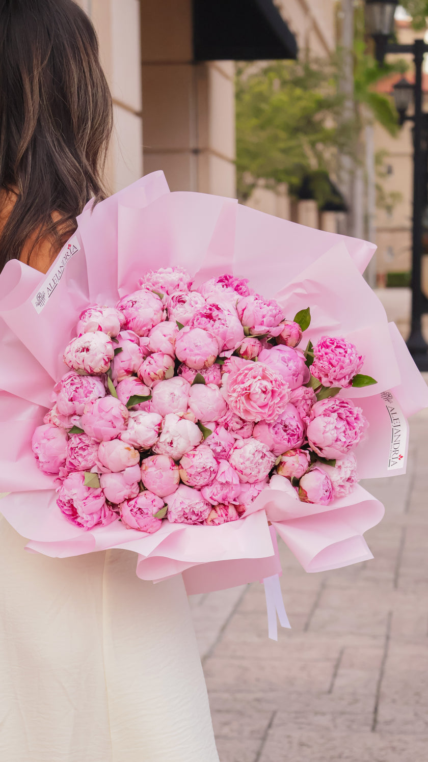 Peony Dream – Luxury Hand-Tied Bouquet