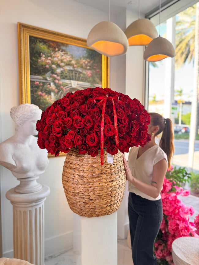 The Royal Garden – 300 Premium Red Roses