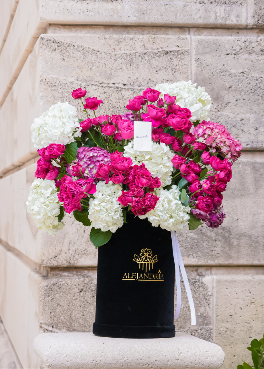 Royale FlowerBox – Luxury Hydrangea & Spray Roses