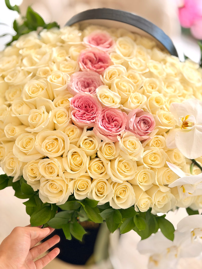 Imperial Letter Box – Luxury Personalized Rose Arrangement