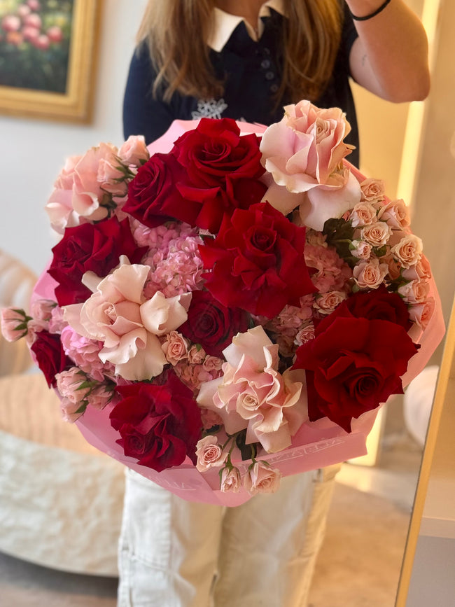 Rosé Amour – Luxury Red & Blush Bouquet